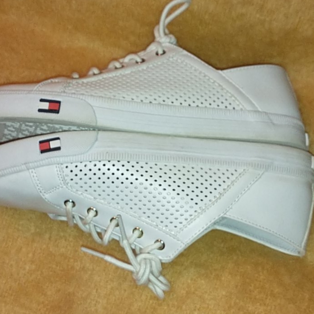 Tommy Hilfiger women's sneakers